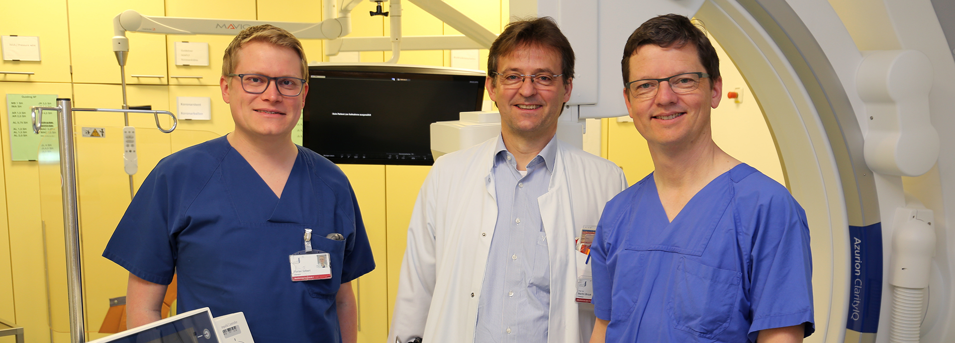 Das verantwortliche Kardiologen-Team von links nach rechts: Oberarzt Florian Gilbert, Chefarzt Professor Dr. Martin Brück und der leitende Oberarzt Thorsten Runde