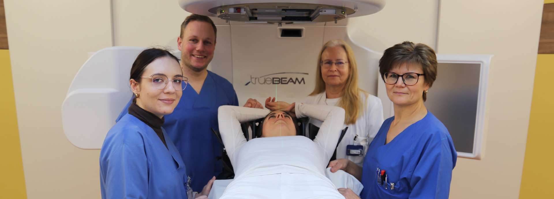 Bestrahlung mit dem TrueBeam-Beschleuniger in der Klinik für Strahlentherapie / Radioonkologie