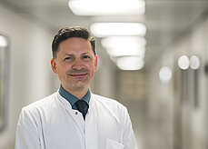 Portrait von  Dr. med. Victor Teodor Garlonta, Chefarzt Urologie, Kinderurologie und Urologische Onkologie.
