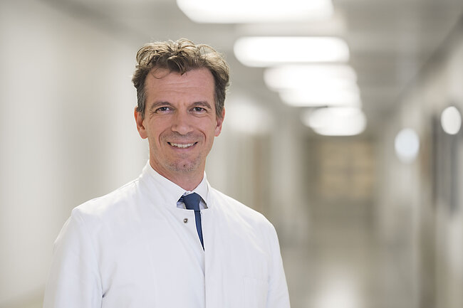 Portrait von Priv.-Doz. Dr. med. Tobias Achenbach, Chefarzt Diagnostische und interventionelle Radiologie.