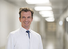 Portrait von Priv.-Doz. Dr. med. Tobias Achenbach, Chefarzt Diagnostische und interventionelle Radiologie.