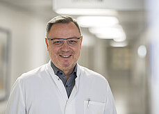 Portrait von Priv.-Doz. Dr. med. Frank Ulrich, Chefarzt der Klinik für Allgemeine, Viszerale und Onkologische Chirurgie