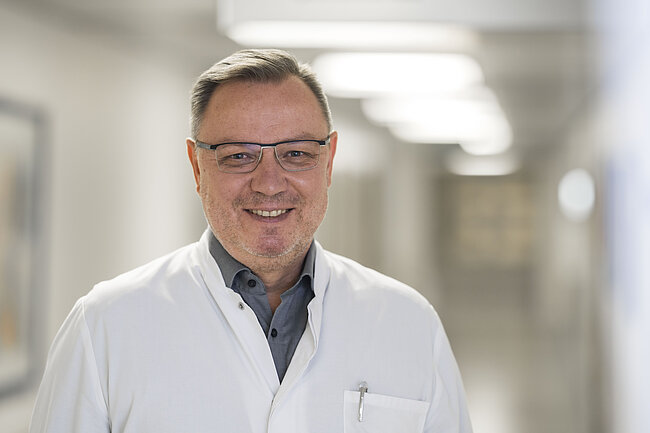 Portrait von Priv.-Doz. Dr. med. Frank Ulrich, Chefarzt der Klinik für Allgemeine, Viszerale und Onkologische Chirurgie