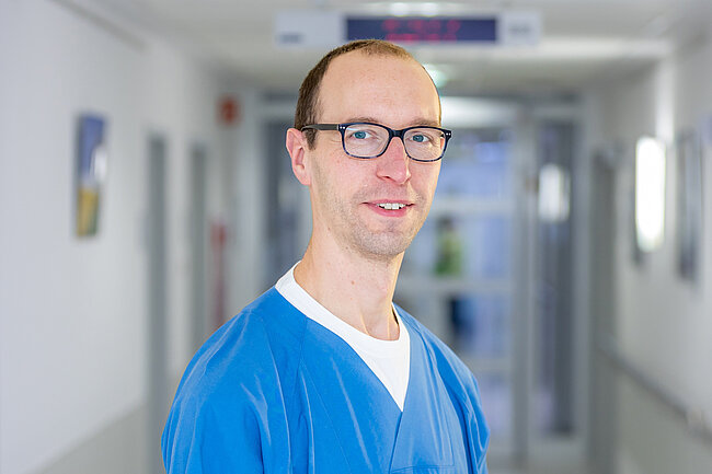 Portrait von Christoph Aubel, Pflegerische Bereichsleitung Allgemeine, Viszerale und Onkologische Chirurgie, Gefäßchirurgie.