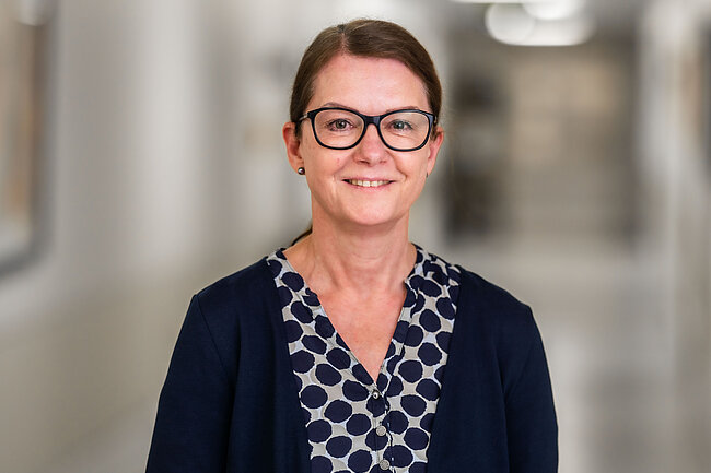 Portrait von Susanne Kindermann, Chefarztsekretärin Anästhesiologie und Intensivmedizin.
