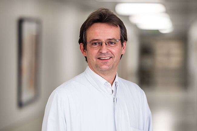 Portrait von Prof. Dr. med. Martin Brück, Chefarzt Medizinische Klinik 1.