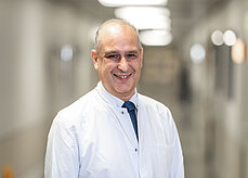 Portrait von Professor Dr. med. Jörg Engel, Chefarzt Klinik für Anästhesiologie und Operative Intensivmedizin.