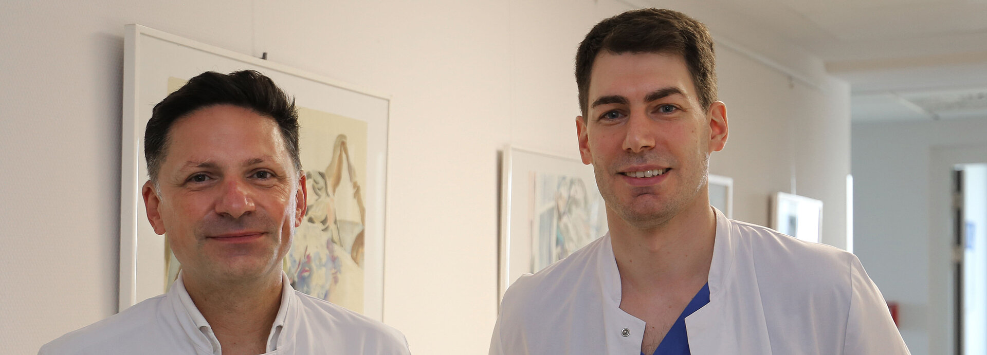 Chefarzt Dr. Victor Garlonta mit Dr. Christoph Haas, leitendem Oberarzt