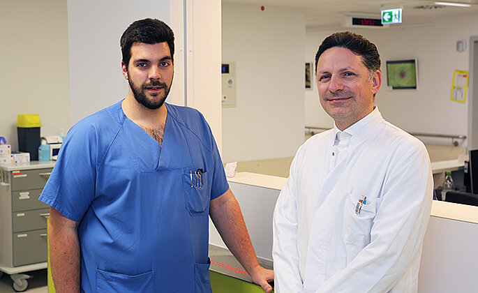 Pflegerische Bereichsleitung Rafael Carrascosa Santos und Chefarzt Dr. Victor Teodor Garlonta.