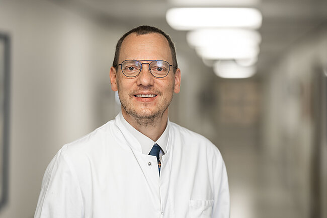 Portrait von Dr. med. Peter Knez, Chefarzt Gefäßchirurgie, Klinikum Wetzlar.